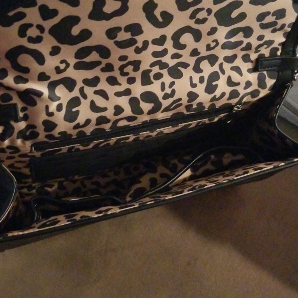 Clutch - Picture 3 of 3